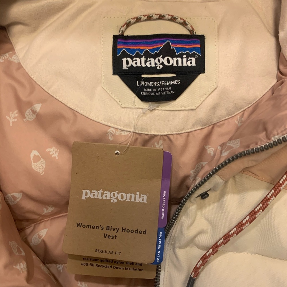 NWT! Patagonia Bivy hooded vest oyster white pink - Picture 3 of 6